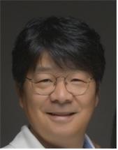 김 영 일 